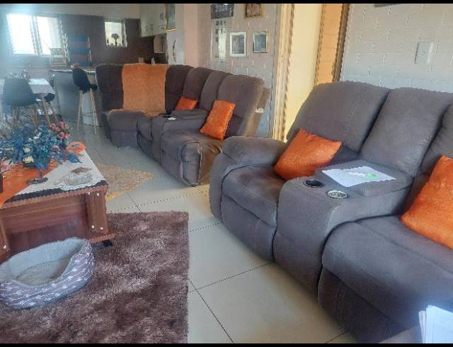2 BEDROOM APARTMENT FOR SALE IN AMANZIMTOTI